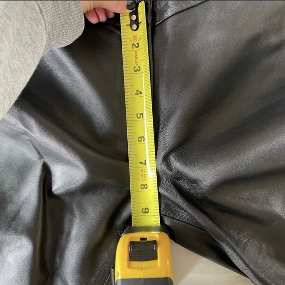 Vintage BCBG Max Azria Leather Pants (fully lined) in Size 2 - Picture 8 of 8